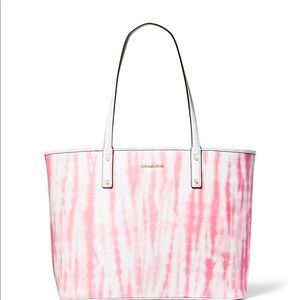 Michael Kors Carter LG Open Tote. Stained.